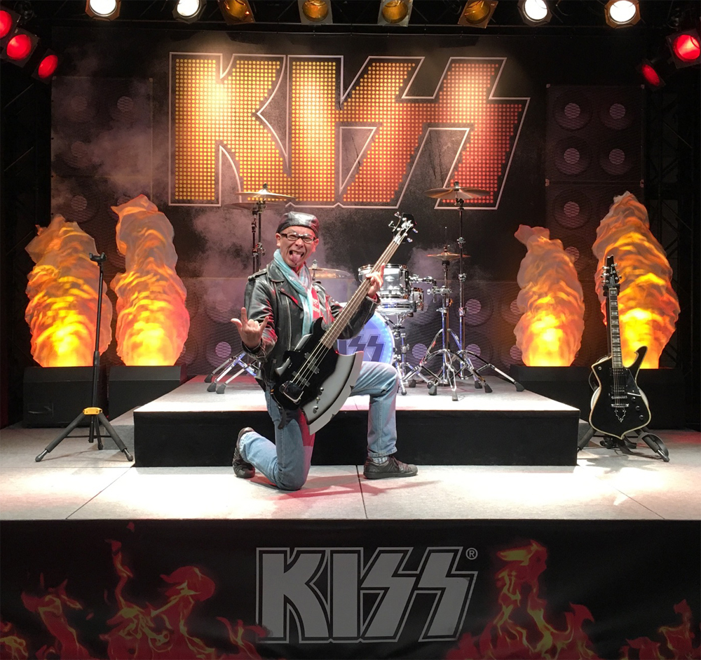 KISS展