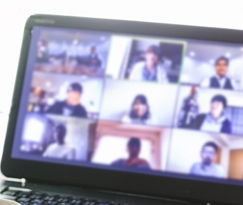 北京五輪の景色の見え方はオンライン会議の画面の景色に共通している、かも