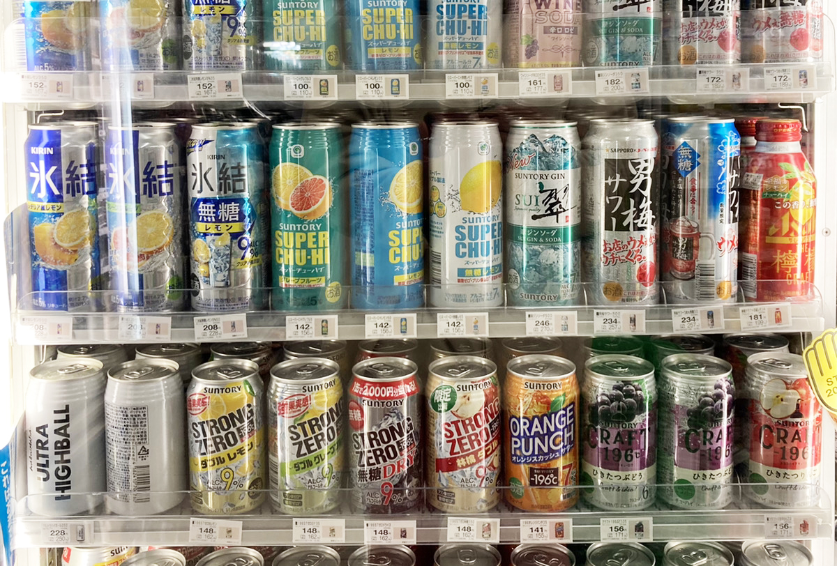 これらの缶の口は、飲むときに拭いてのむべきか