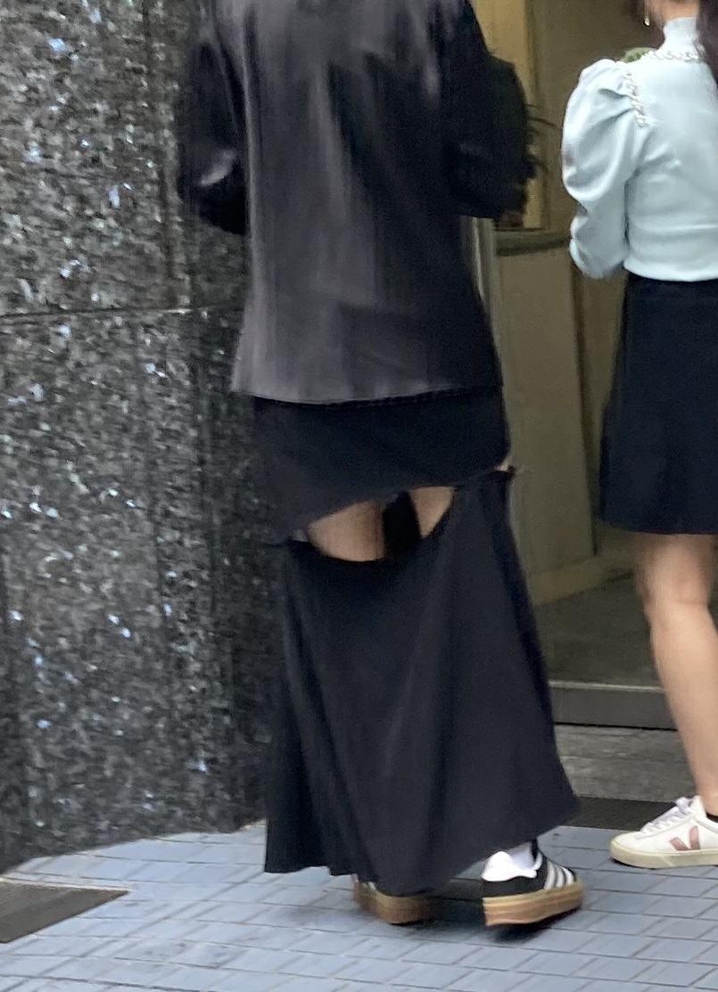 most びっくり破れロングスカート